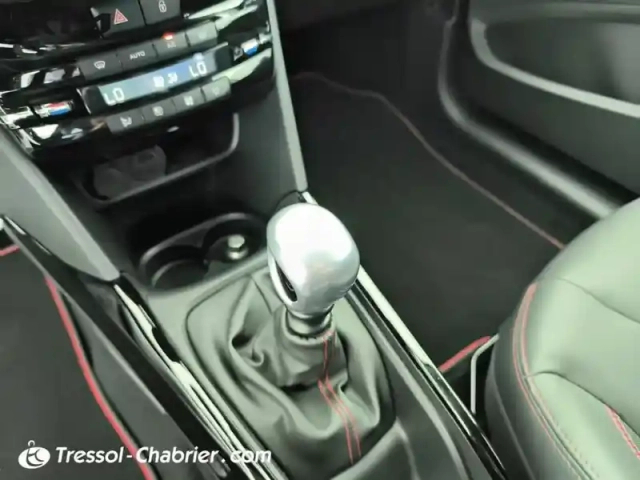 Peugeot 2008 puretech 130ch s&amp;s bvm6 gt line — photo 24