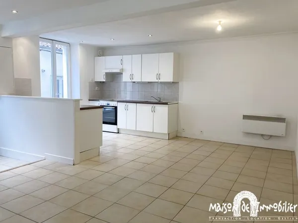 A louer à JARNAC Centre-ville - Maison de 4 pièces - 81m2