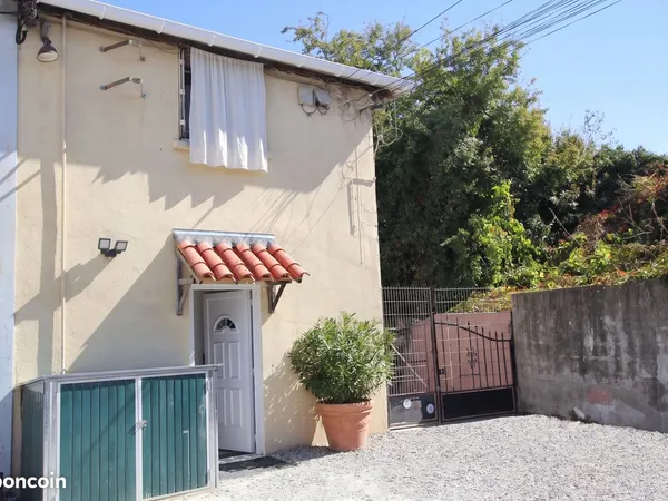 Investisseur : F1 bis 20,71 m² Carrez loué, 8 % brut, chambre séparée, Toulouse 31200