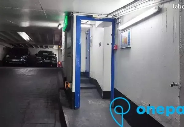 Parking/box 12 m² PARIS 08