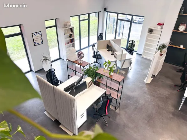 Bureau équipé en coworking - veauche