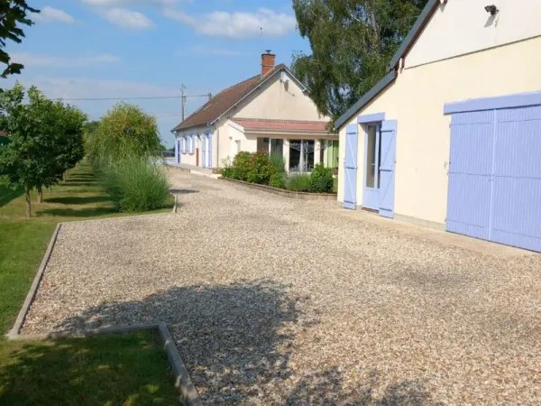 Maison familiale + dépendances