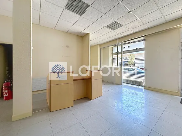 Local commercial 4 pièces 120 m²
