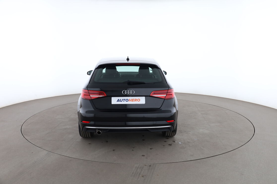 Audi A3 Sportback 30 TFSI Design Luxe S Tronic 7 — photo 4