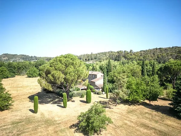 Bastide du XVIIe siècle de 247 m² dans un environnement champêtre