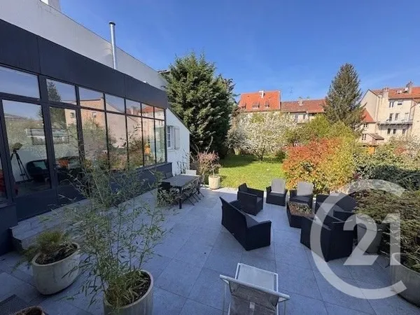 Maison 9 pièces 239 m²