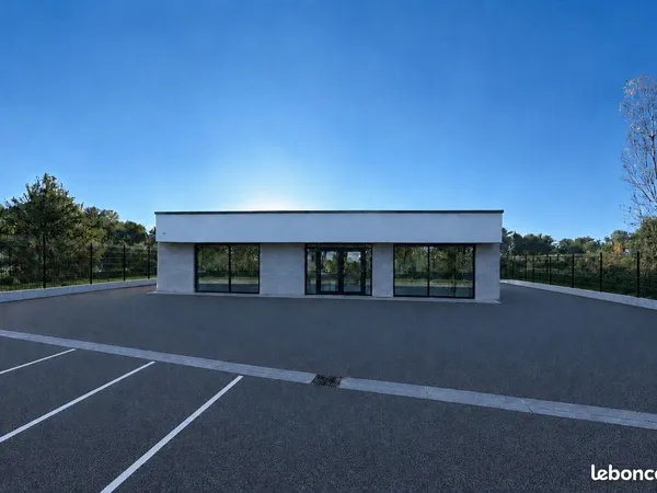 Loue local 90m²