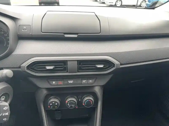 Dacia Sandero eco-g 100 — photo 16