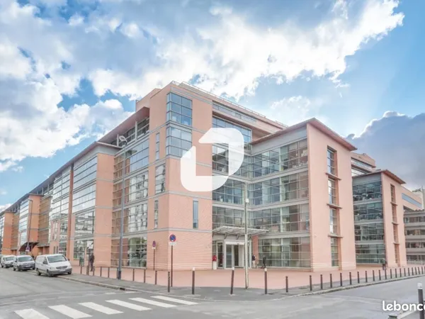 Bureau 10 714 m²