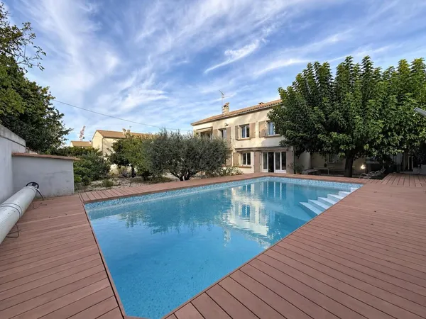 MORIÈRES-LÈS-AVIGNON - MAISON 6 PIÈCES DE 150M2 - PISCINE