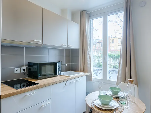 Loue studio meublé Paris 18ème - 17m²