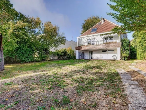 Villa 7 pièces 215 m²