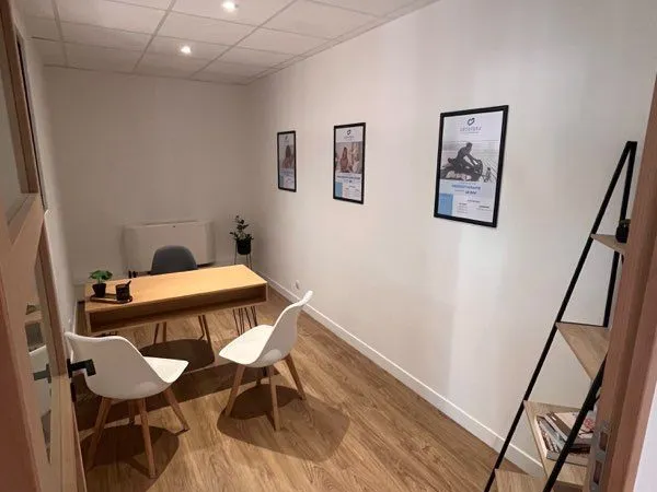 Cabinet 8 m² à louer - Saint-Laurent-du-Var / CAP3000 - Santé & Bien-être