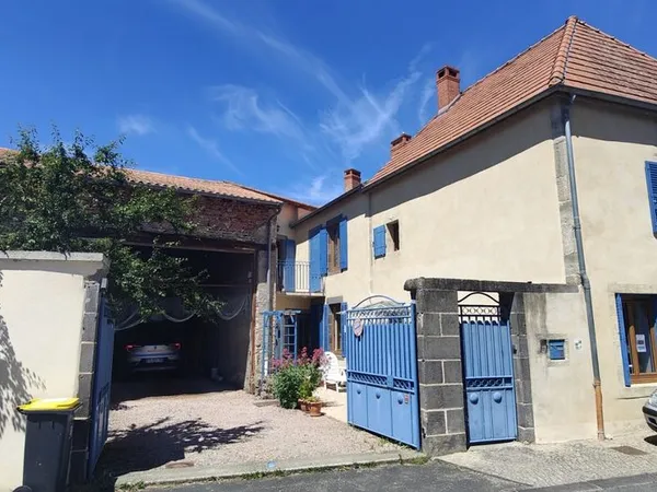 Maison avec beaucoup de cachet 4 chambres + Grange sur 280 m² de terrain à Saint-Myon,