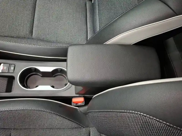 Renault Captur e-tech 145 - 21 — photo 23