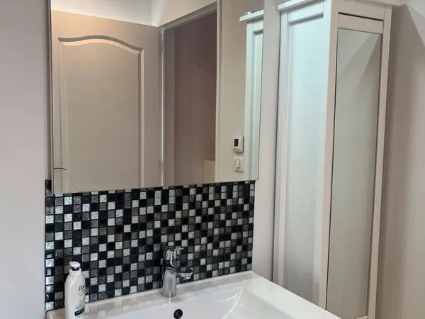 Chambre meublée de 15 m2 en colocation dans villa en campagne à 10 minutes du centre-ville d'Aix en 