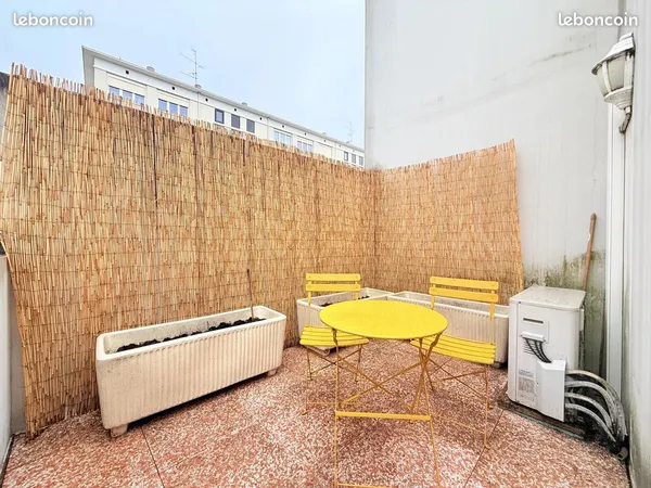 # chambéry - t2 de 52 m² avec terrasse, loggia et parking sécurisé