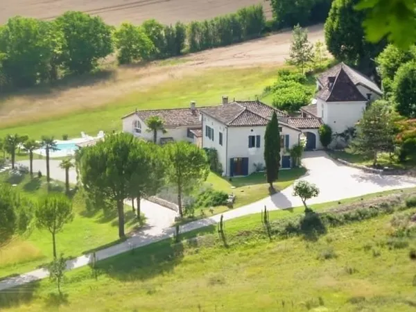 Maison 14 pièces 380 m²