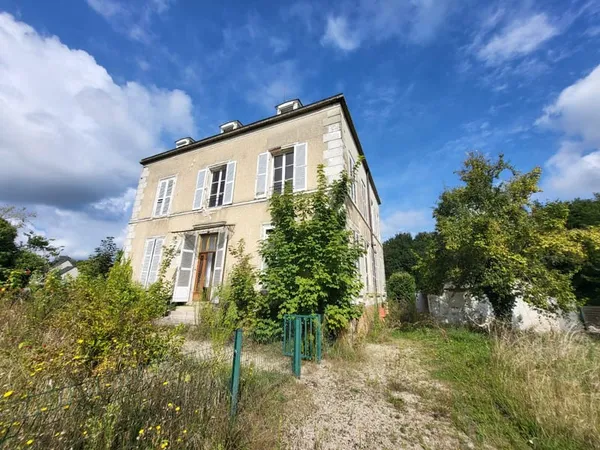 Immeuble de 347 m2 sur un terrain de 1047 m2
