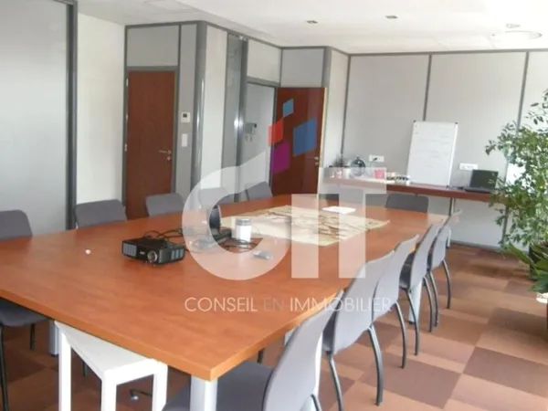 Bureau 100 m²