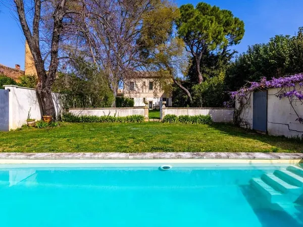 Maison 8 pièces 233 m²