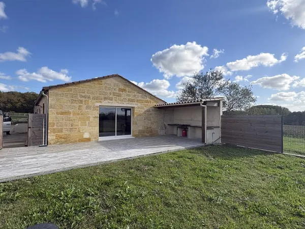 À LOUER Maison meublée de 83 m2 avec jardin et vue sur les