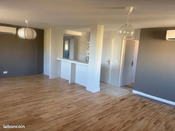 Bel appartement refait à neuf F3/4 à VERTAIZON