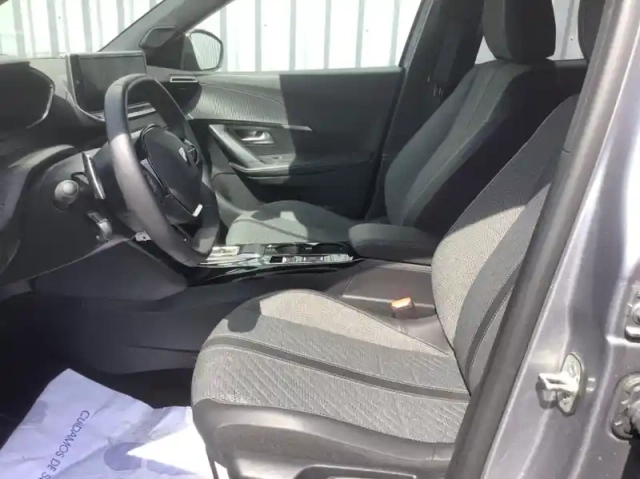 Peugeot 2008 nouveau 130 s&amp;s eat8 allure — photo 11