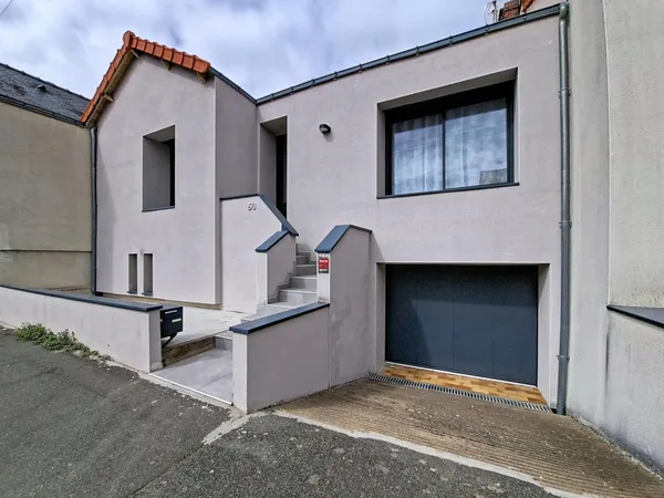 Maison rénovée avec terrasse, sous-sol et garage - Quartier Sacré-Coeur à Cholet