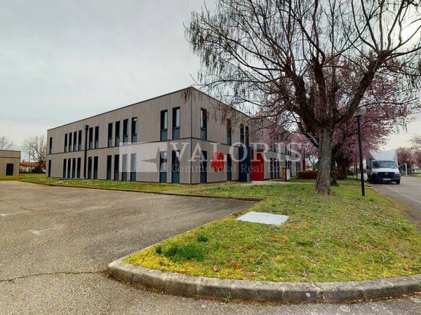 Bureau 4 pièces 6202 m²