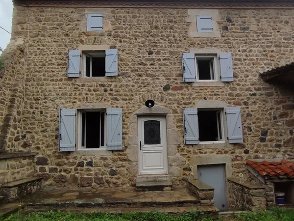 Maison en pierre Essertines en Chatelneuf