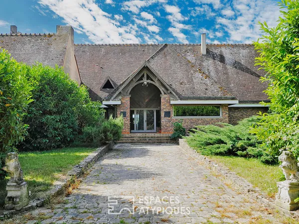 Maison d'architecte des années 70 et son domaine forestier d'exception