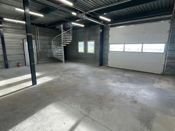Local commercial 300 m²