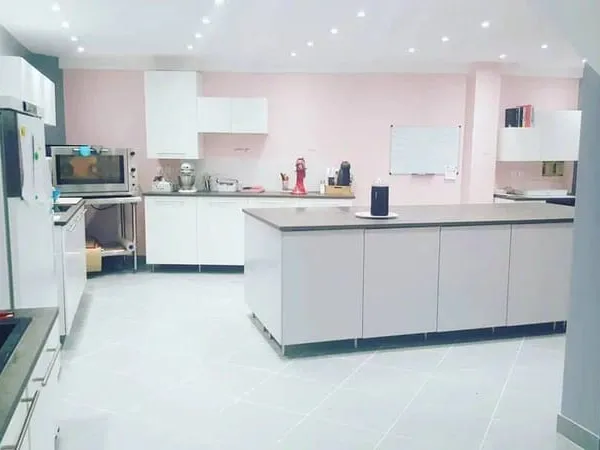 Local commercial 150 m²