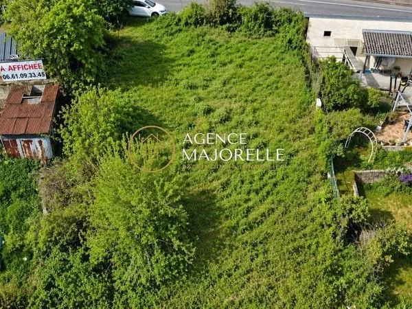 Terrain 908 m²