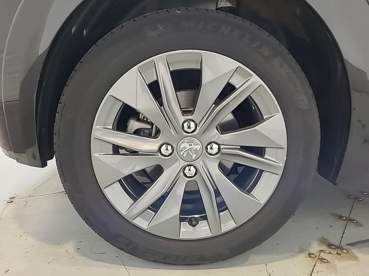 Peugeot 208 electrique 50 kwh 136ch style — photo 16