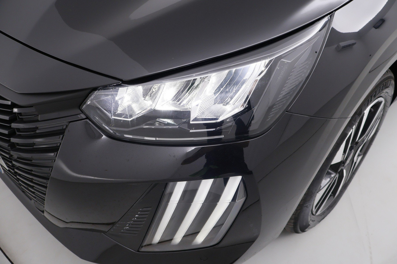 Peugeot 208 — photo 9