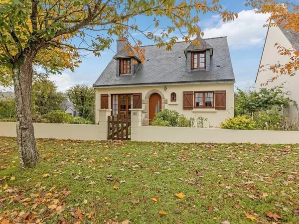Maison 6 pièces de 105m2- À deux pas du bourg de Saint- Nolf