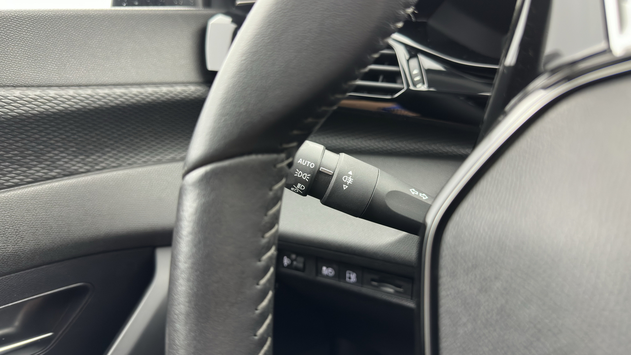 Peugeot 308 SW PHEV 180 e-EAT8 — photo 14