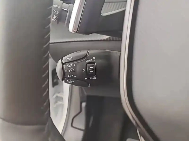Peugeot 208 hybrid 100 e-dcs6 — photo 24