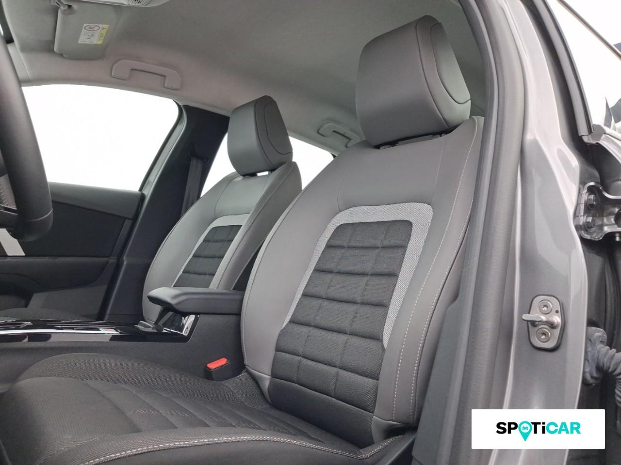 Citroën C4 1.2 hybride 145ch plus e-dcs6 — photo 9