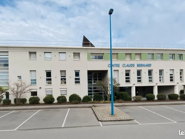 Bureaux 108 m² GUILHERAND GRANGES