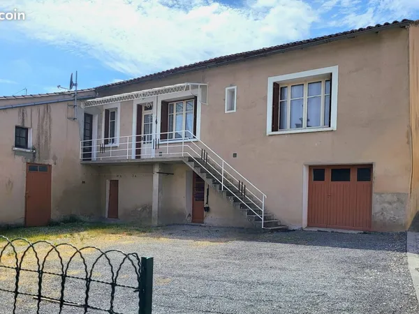 Maison charentaise 94 m² - 3 chambres - Garage, grange et jardin clos - Habitable de suite