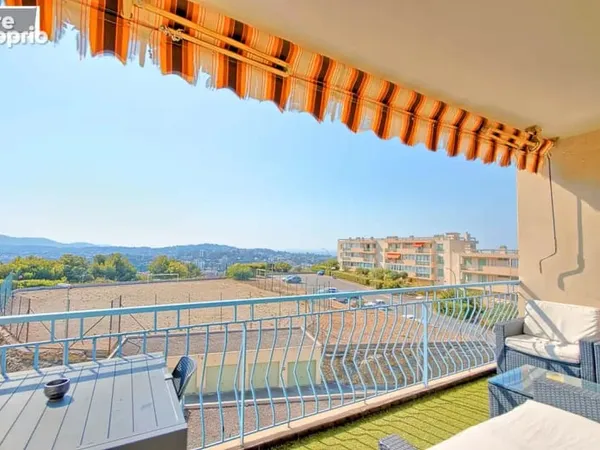 Toulon Faron Agréable T4 vue mer avec balcon, terrasse et parking sécurisé