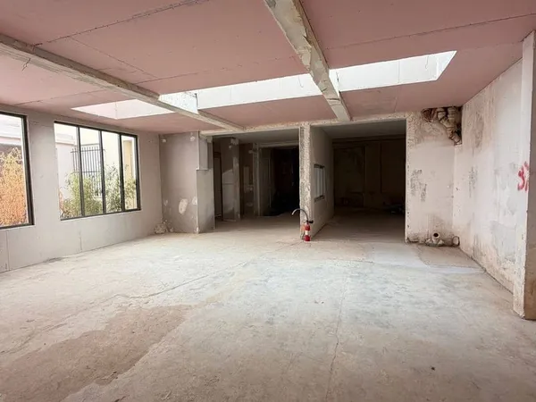 Boutique 300 m²
