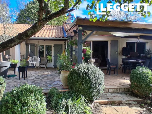 Propriété d?exception, 11 hectares, maison de plain-pied, étang, piscine et potentiel touristique au
