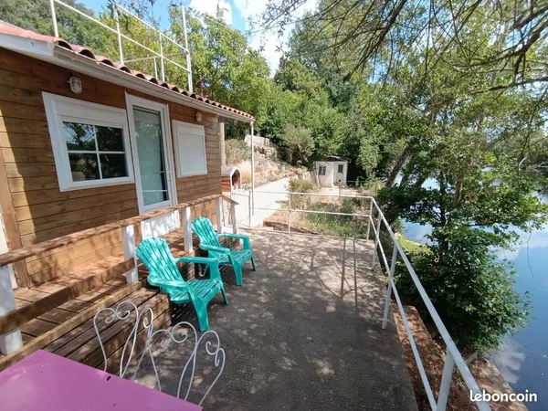 Maison au bord de l'eau