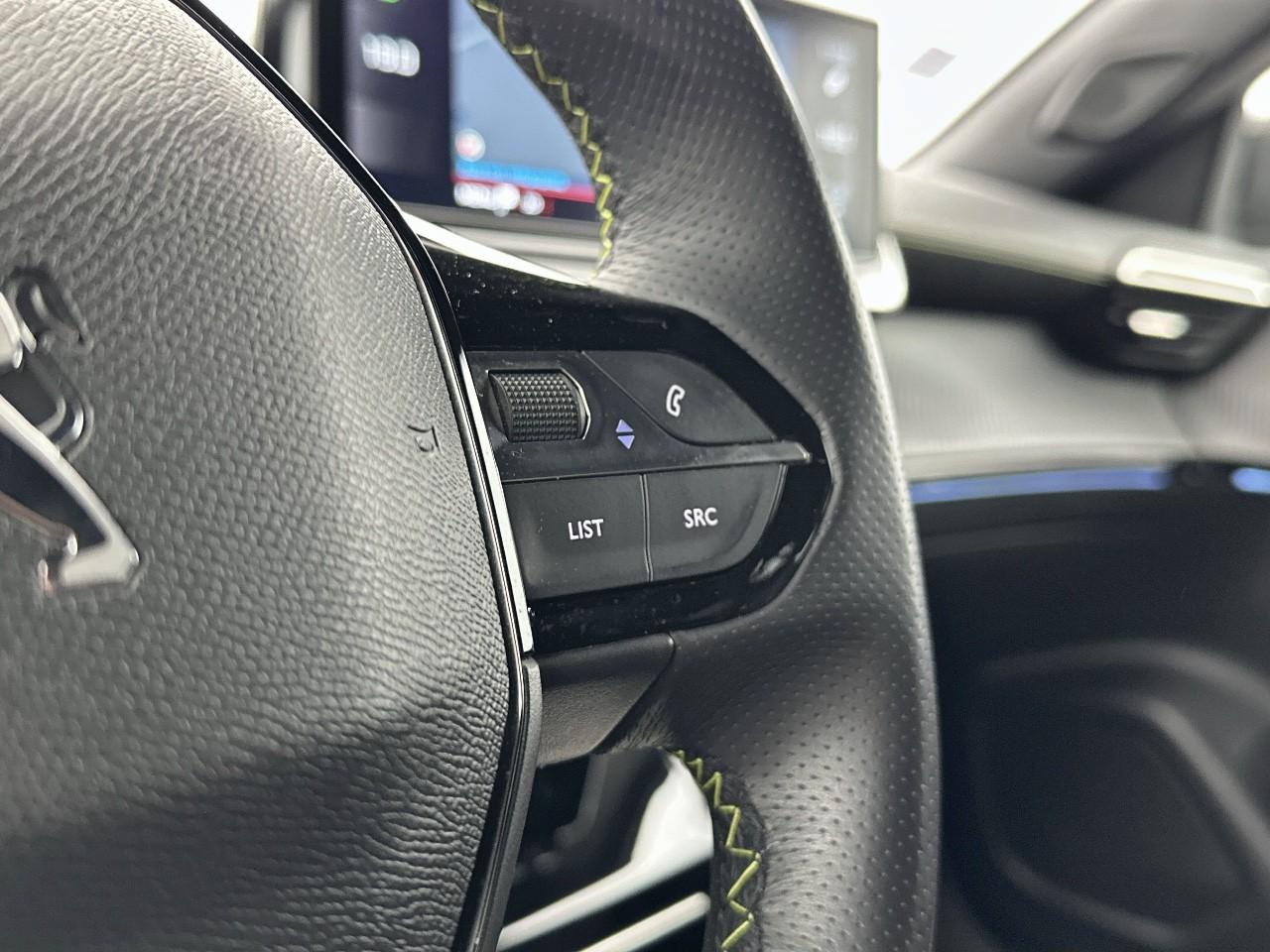Peugeot 2008 puretech 130 s&s eat8 gt pack — photo 19