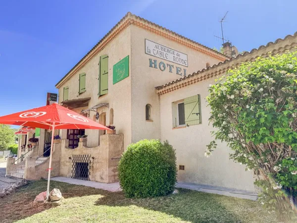 Auberge : Hotel - Restaurant à Vinon sur Verdon.