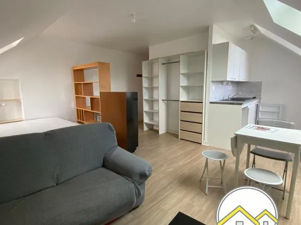 Studio semi-meublé